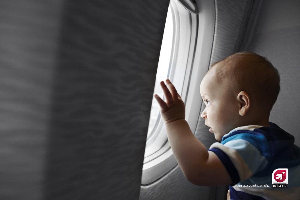 نوزاد در هواپیما