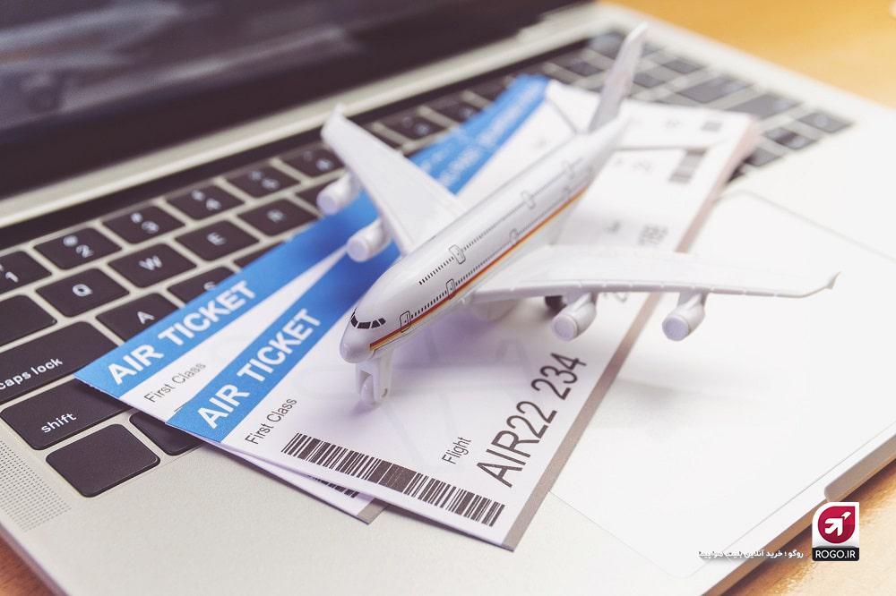 نوشته های روی بلیط هواپیما