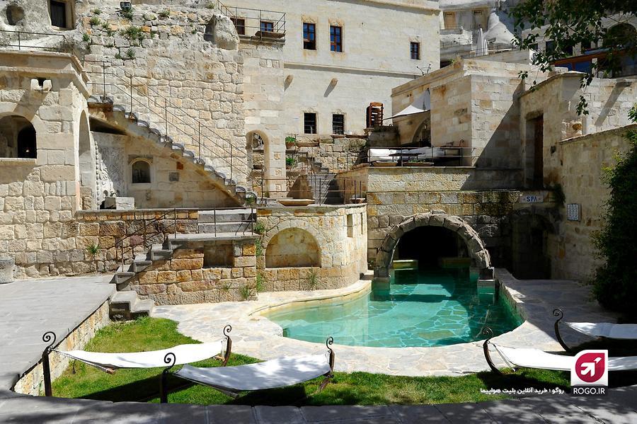 اقامت در خانههای محلی