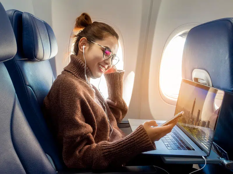 پادکست گوش کردن در هواپیما